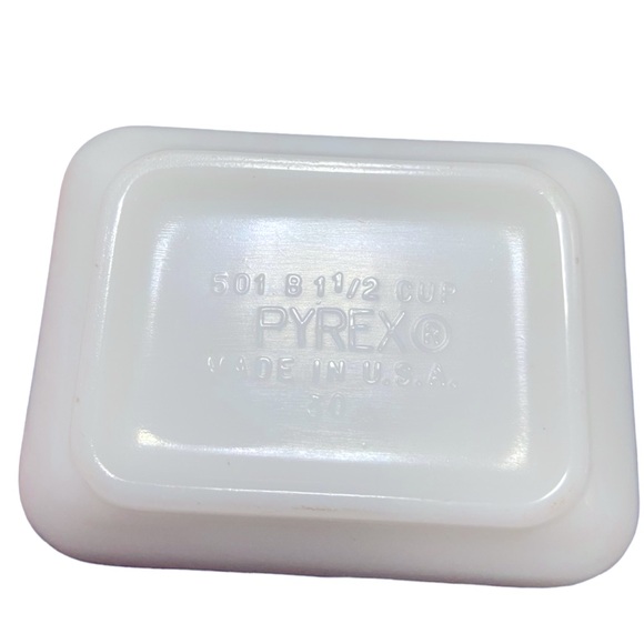 Pyrex 501 Turquoise 1 1/2 Cup Amish Butterprint Refrigerator Dish with Lid - Picture 8 of 12